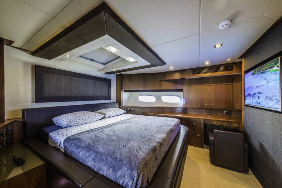 Sunseeker Yacht 86  | The Best Way