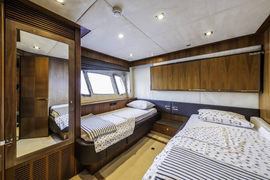 Sunseeker Yacht 86  | The Best Way