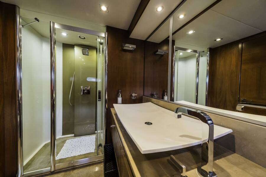 Sunseeker Yacht 86  | The Best Way