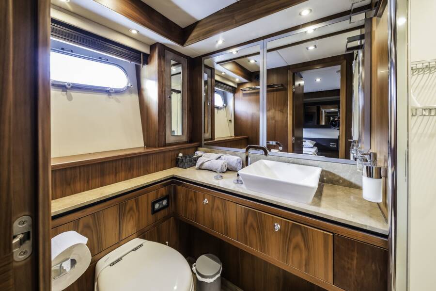 Sunseeker Yacht 86  | The Best Way