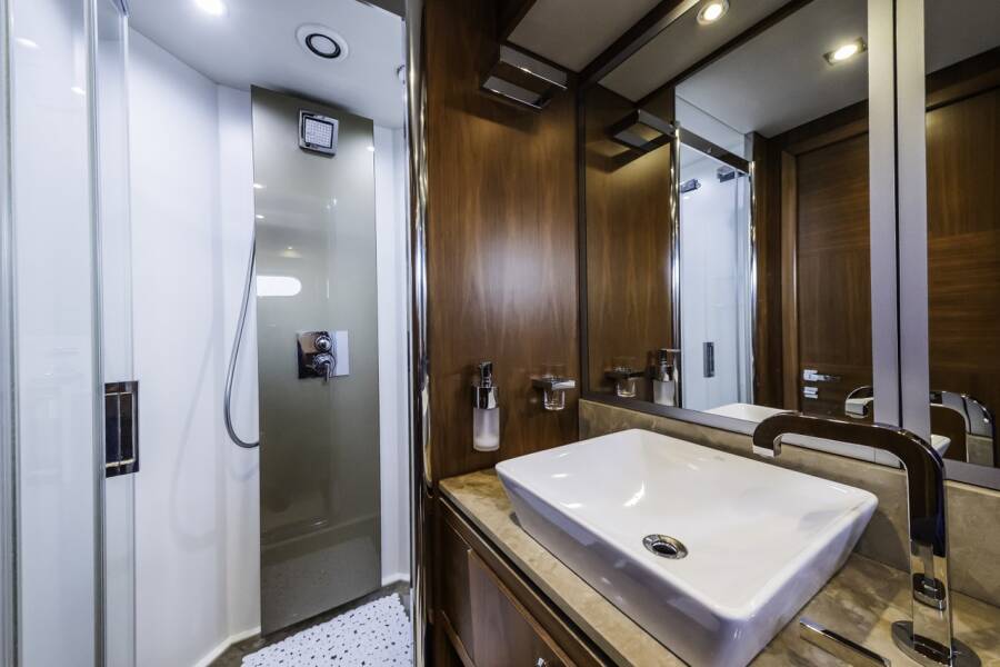 Sunseeker Yacht 86  | The Best Way